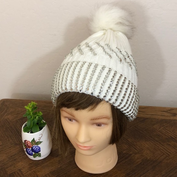 BeanieCream Color With Rhinestones. - Picture 3 of 6